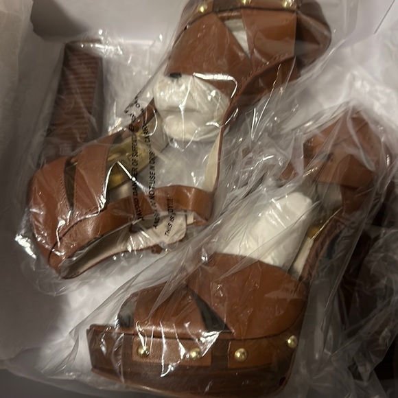 Michael Kors Beatrice Platform Leather in Luggage color Size 7- NIB - Picture 8 of 9